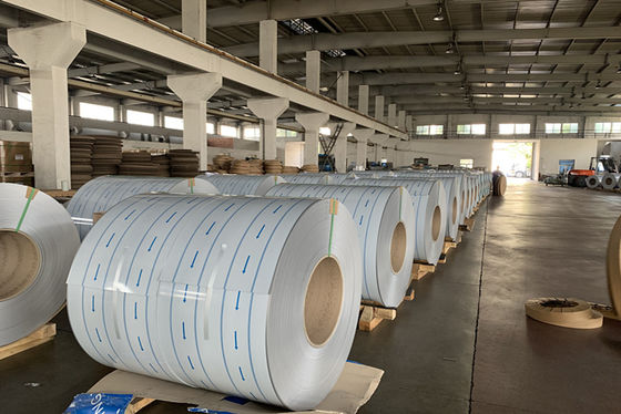 2500 mm breedte ultrabreed voorgeverfde aluminium spoelplaat superbreed coating aluminium spoel gebruikt voor vrachtwagen of bus