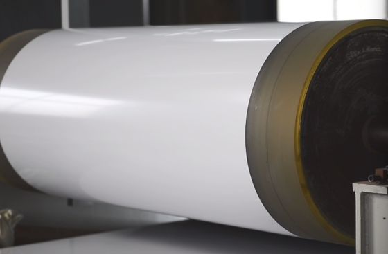 Witte gecoate aluminiumplaat en - spoelen met AA5052 legering Temperatuur H32 Voor het gebruik van spoorcarrosseriemateriaal