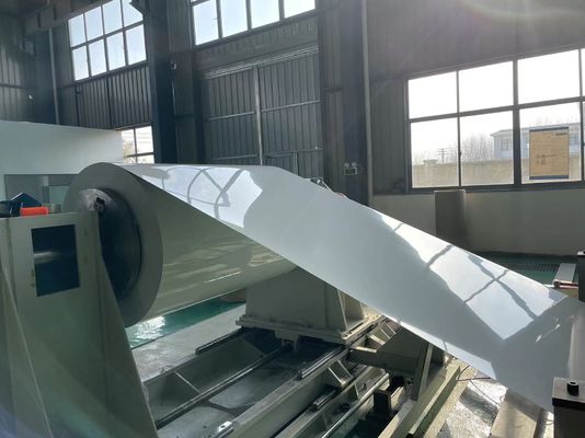 Gekrompen dak, rolluik, deurluik, regenwater, afvoerpijp, aluminiumplaat met kleurcoating