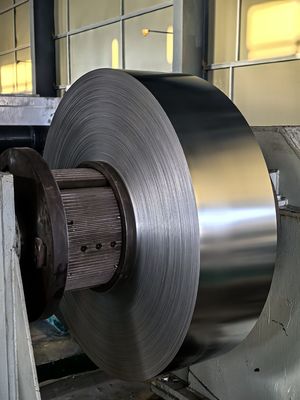 0,09 mm dikte 45 mm breedte voorgelakte aluminiumfoliespoel voor het maken van oprolbare nokventilatietape