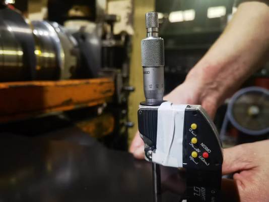 0,11 mm dikke 110 mm breedte voorgelakte aluminiumfolierol voor het oprolbare nokventilatietape maken