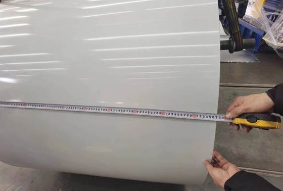 Beide zijden witte Ral 9010 kleur gecoate aluminium strip in rol 3105 H24 voor productiegoten of regenpijp maken