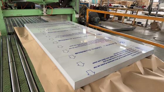 0,03 inch dikte vlek oppervlakteafwerking voorgelakt aluminium blad voor interieurdecoratiepaneel