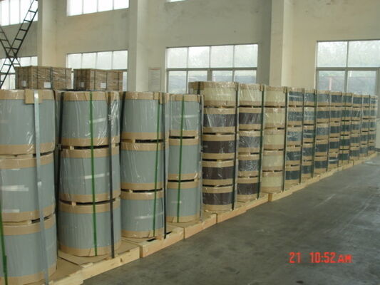 Duurzaam 1 mm dik legering 3105 H24 voorgeschilderde aluminium spoel met PVDF verfcoating voor dakbedekking