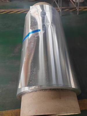 0.10 mm Dikte 45 mm Breedte Voorgeverfde aluminiumfolie spoel voor rollende Ridge ventilatie band