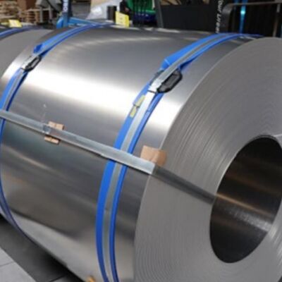 Aluminiumlegering 3003 spoel voor daken en zijkanten. Dikte 0,5-1,2 mm. Breedte 1000-1,250 mm. PVDF gecoat. Superieure corrosiebestendigheid.